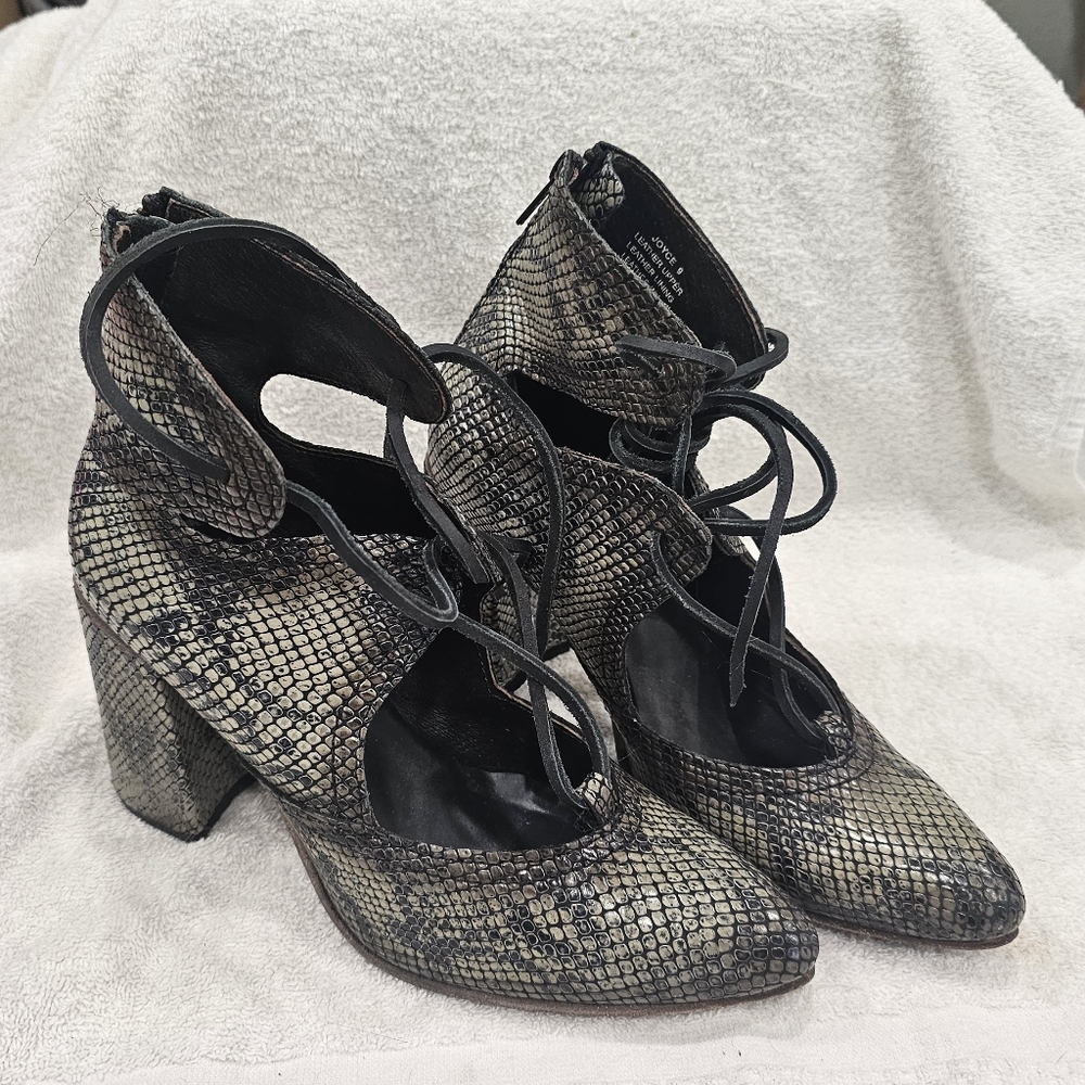 Freebird by Steven Joyce Green Snake Size 9